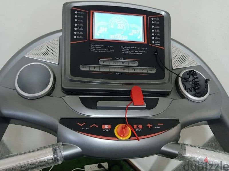 treadmill  3hp max Weight 125kg automatic incline 1