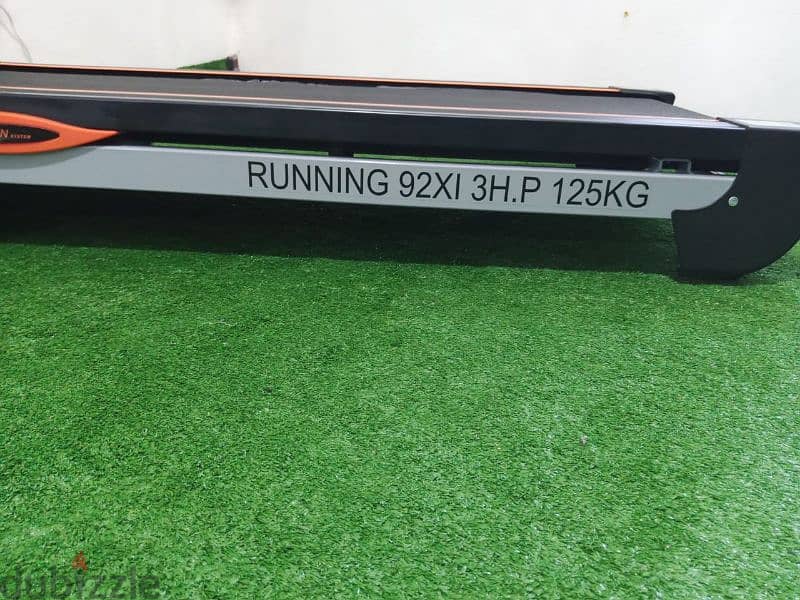 treadmill  3hp max Weight 125kg automatic incline 2