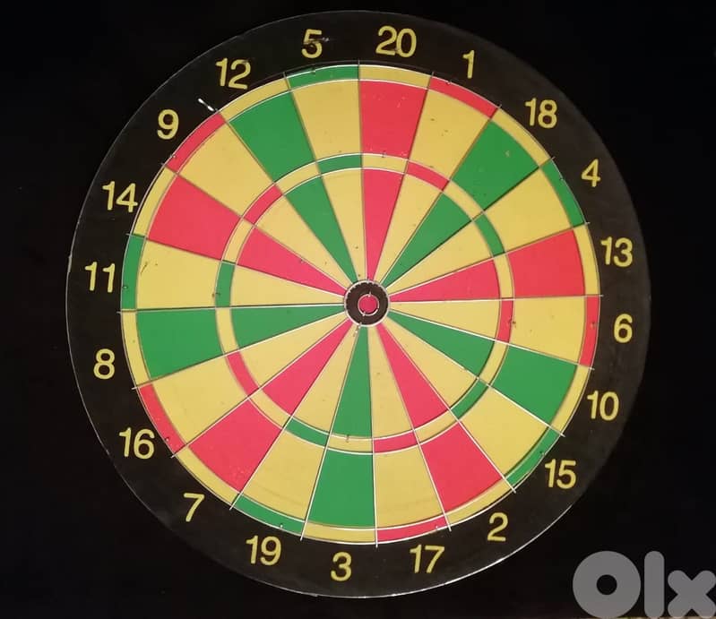 Dart board + 3 new darts 0