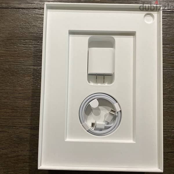 iPad 10th generation 64Gb with 2 months warranty 2