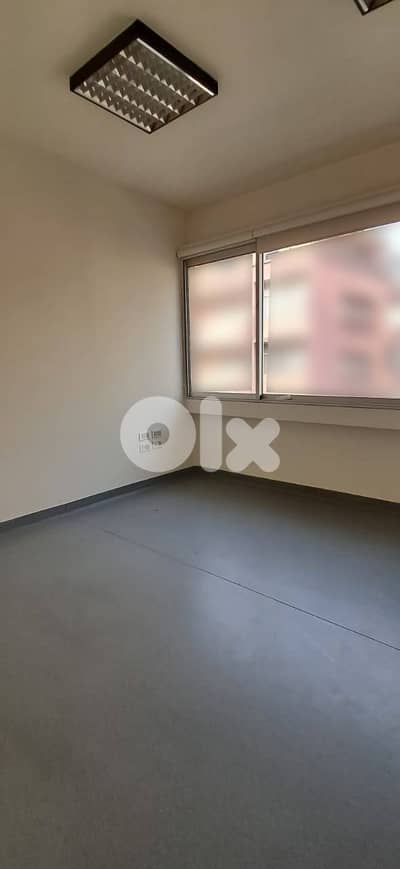Office for rent in Badaro مكتب للإيجار في بدارو