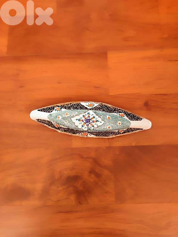 Various decorative items. 7