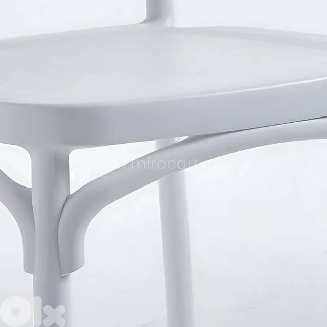 Minimalist Nordic Dining Chairs with Curved Backrest & Sleek Finish 4