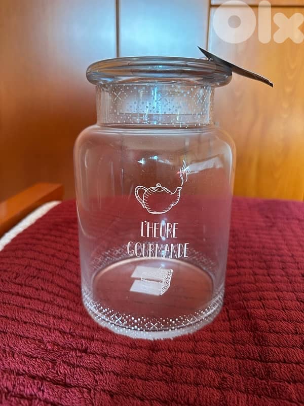 Buiscuit Jar 0
