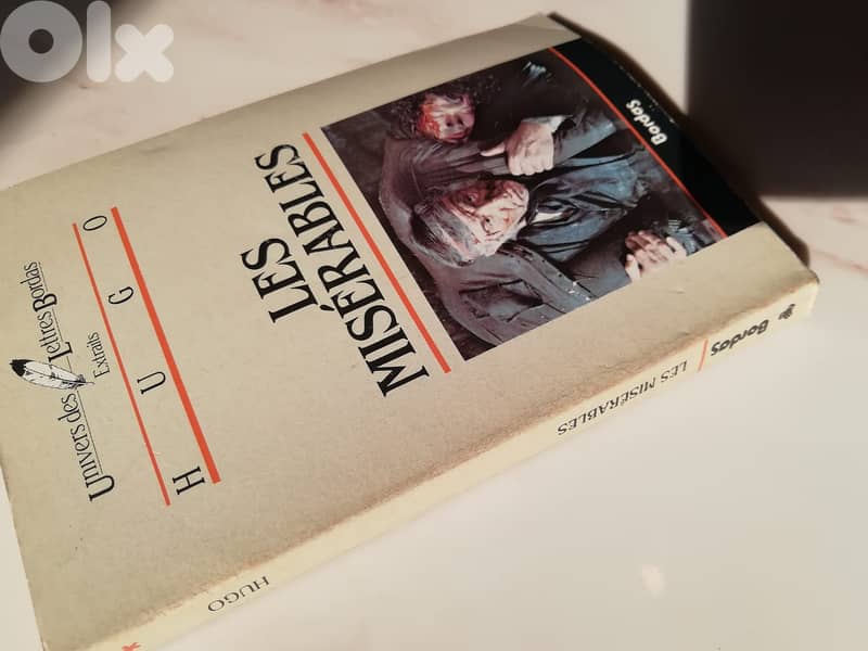 Victor Hugo "Les miserables" livre de poche 1
