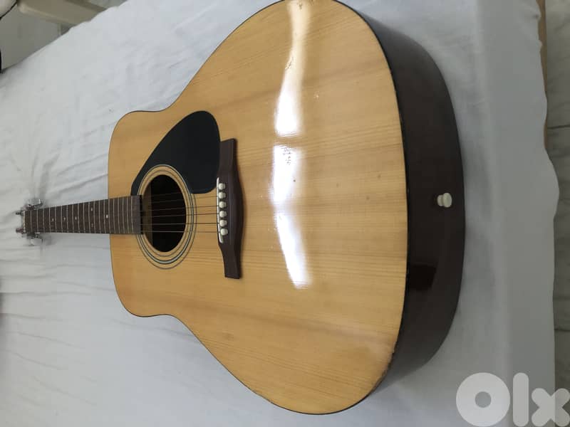 Accoustic Guitar Yamaha 0