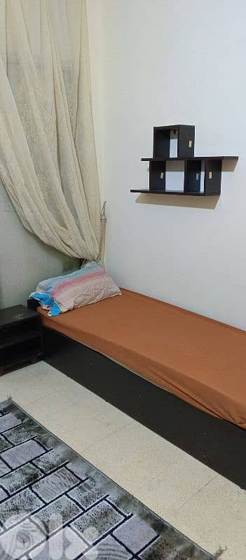 غرف مستقلة  للبنات مع مطبخ وحمام وشرفة 190$ للشخص الواحد