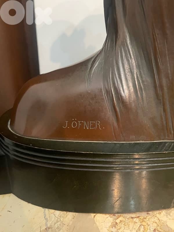 Josef Ofner statue 3