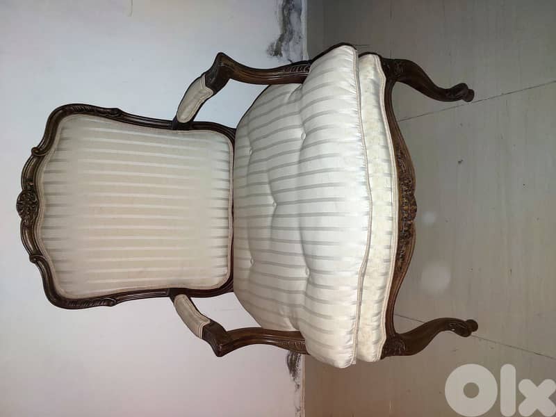 wooden chair 0