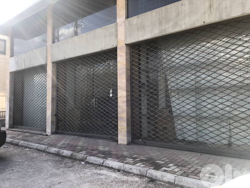 RWB103CC - Showroom with warehouse for rent in Bsarma - Koura 0