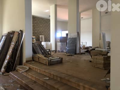 RWB103CC - Showroom with warehouse for rent in Bsarma - Koura