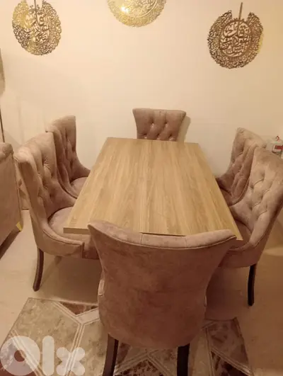طاولة مع ست كراسي شبه جديدة شغل توصاية