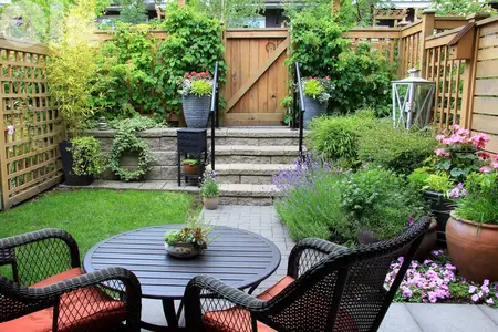 DOWNTOWN PRIME / PRIVATE GARDEN (350SQ) 3 BEDROOMS , (BT-690)