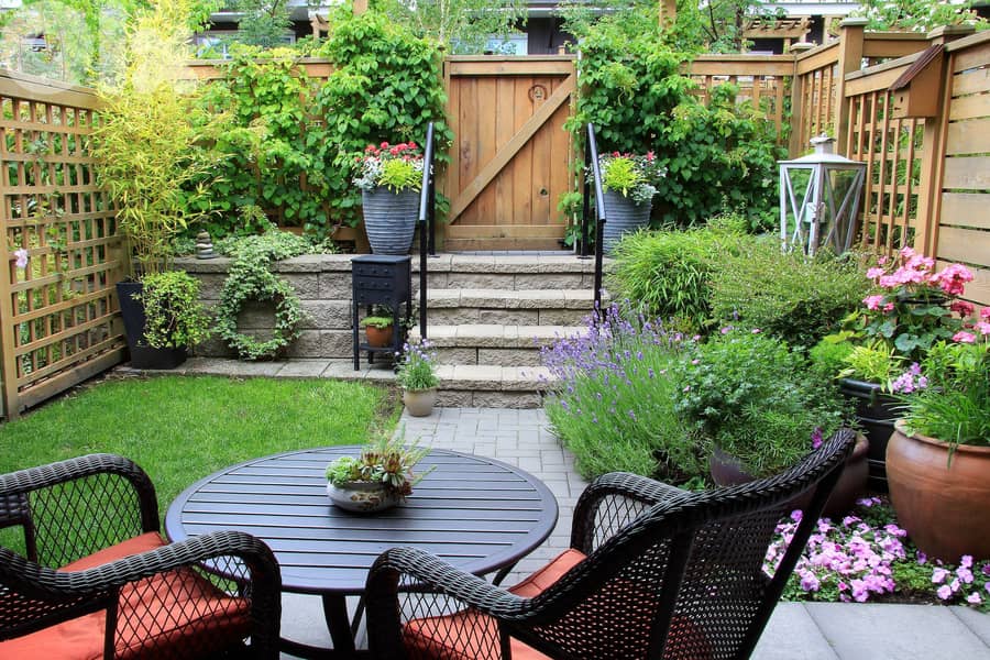 DOWNTOWN PRIME / PRIVATE GARDEN (350SQ) 3 BEDROOMS , (BT-690) 0