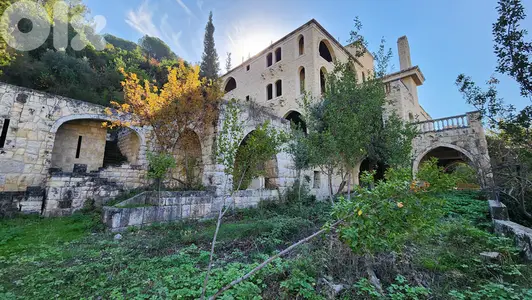 Land For Sale in Chnaniir With Villa أرض للبيع في شننعيرمع فيلا