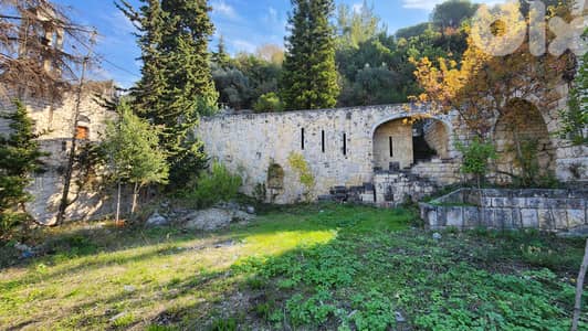 Land For Sale in Chnaniir With Villa أرض للبيع في شننعيرمع فيلا