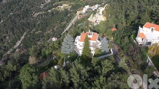 villa For sale in ghazir فيلا للبيع في غزير