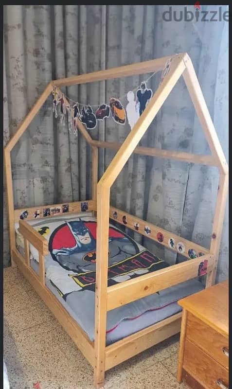 Wood house bed+mattress تخت خشب حالة جيدة جداً مع فرشة 1