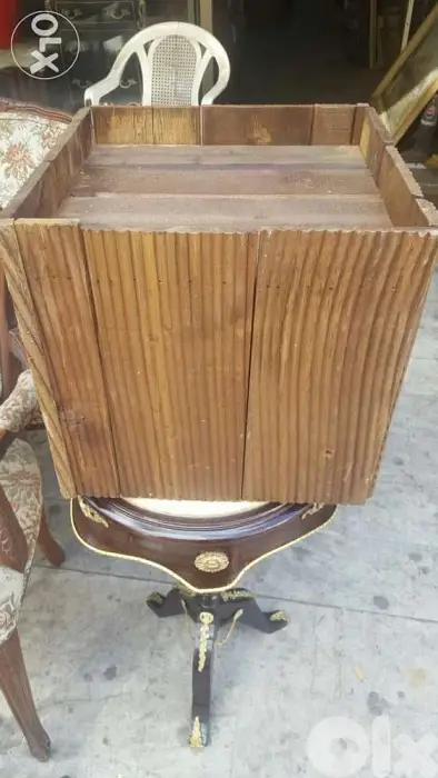 قاعدة خشب شكل صندوق