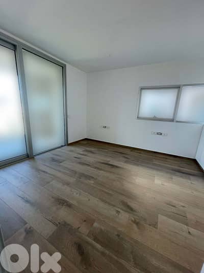 SPACIOUS APARTMENT IN DOWNTOWN PRIME (230SQ) GYM , POOL , (BT-1032)