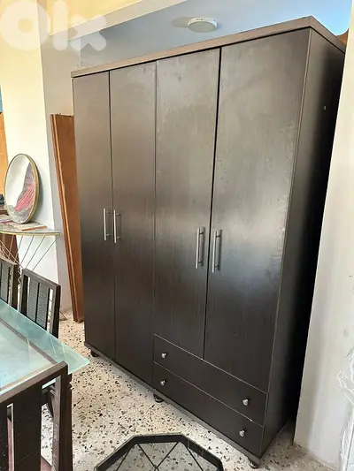 خزانة اربع درف كتير نظيفة