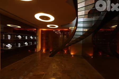 Luxurious High-End Store For Rent In The Heart Of Downtown
