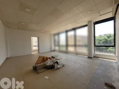 Office +Terrace for Rent in Sad El Bauchrieh - مكتب للإيجار