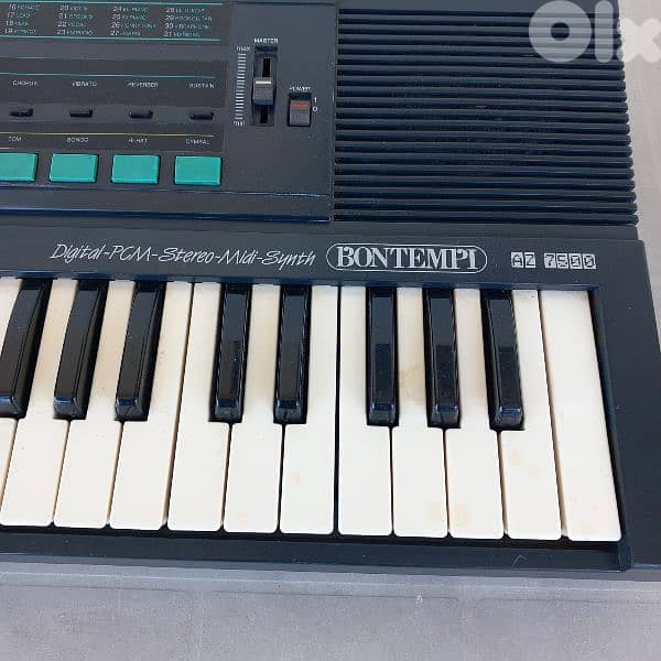 "Bontempi " Keyboard  with New Stand -Made in Italy in Good Condition 2