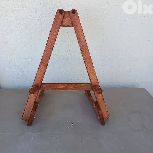 Stand for Guitar and Oud in Wood 1