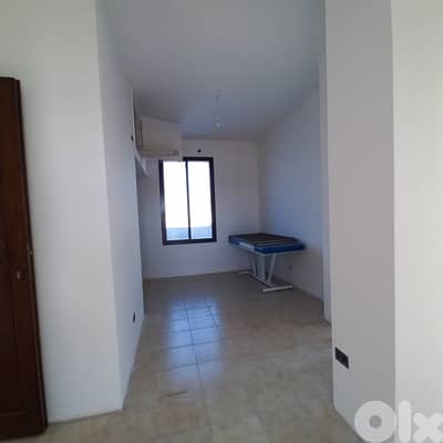 Roof Office with sea view terrace for rent in Zalka