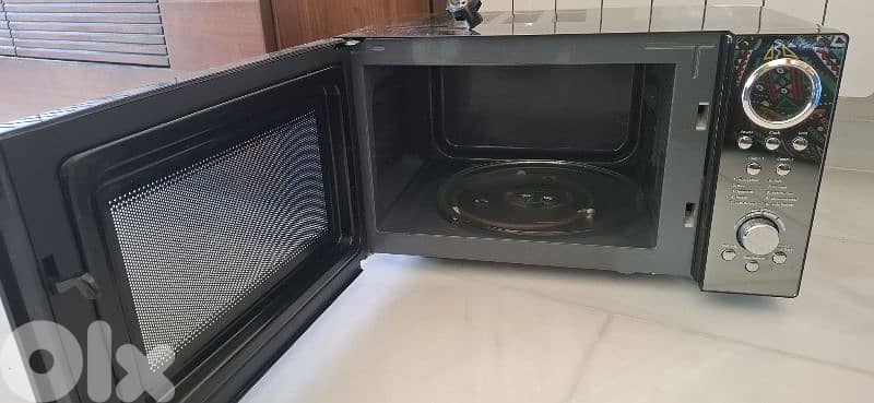 Microwave "Like New" 2