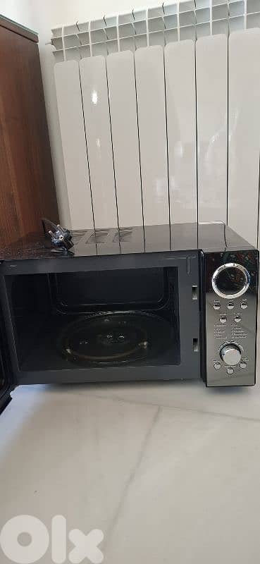 Microwave "Like New" 3