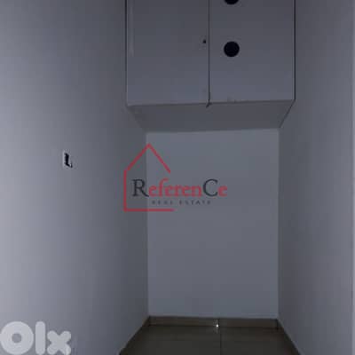 Office for rent in Jouret Al Ballout مكتب للإيجار في جورة البلوط