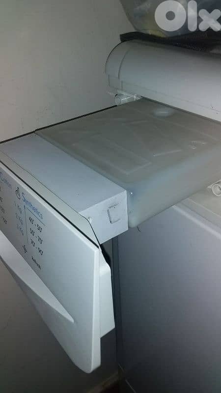 Indesit Condenser dryer 8kg 3