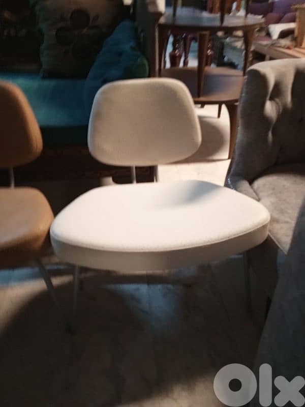 2 synthetic leather lounge chairs 1
