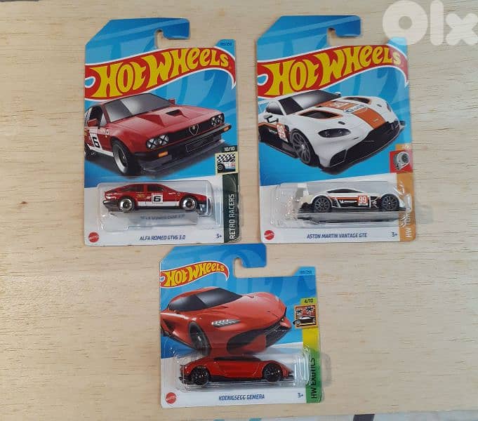 Hot Wheels diecast car model 1;64 0