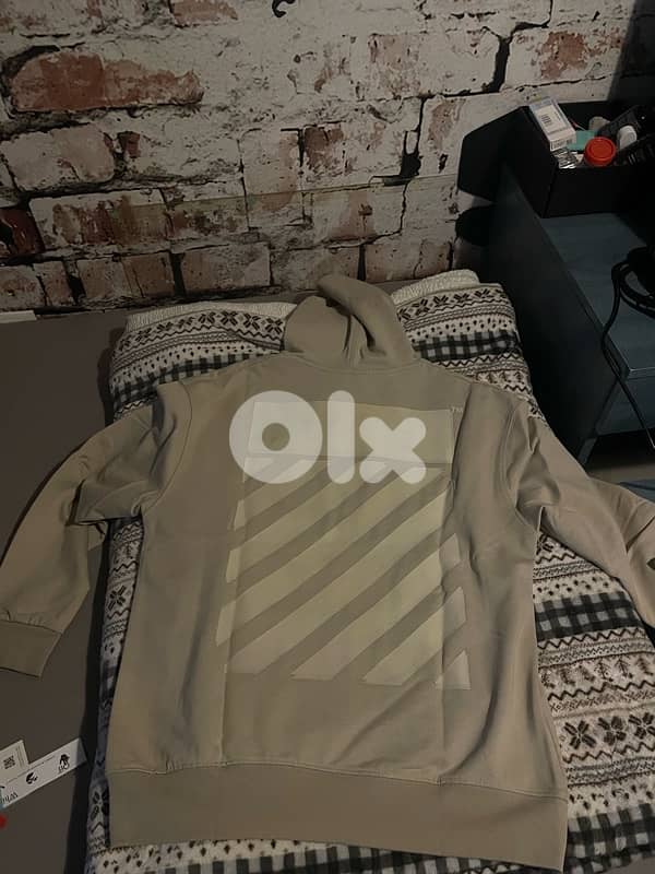 Original Off-White hoodie from Farfetch 1
