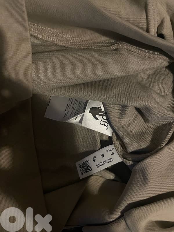 Original Off-White hoodie from Farfetch 2
