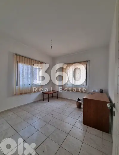 Office for rent in ballouneh مكتب للايجار في بلونة