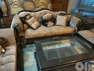 طقم كنبايات شغل توصاية خمس قطع وطاولة