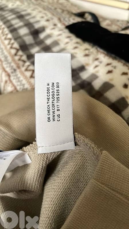 Original Off-White hoodie from Farfetch 4