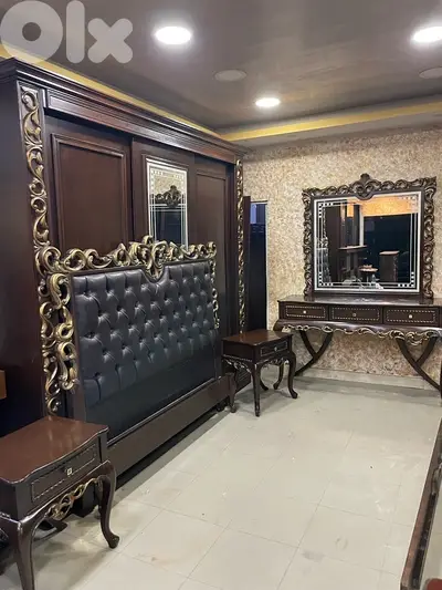 غرفة نوم ملوكية خشب زان مستعملة شبه جديدة