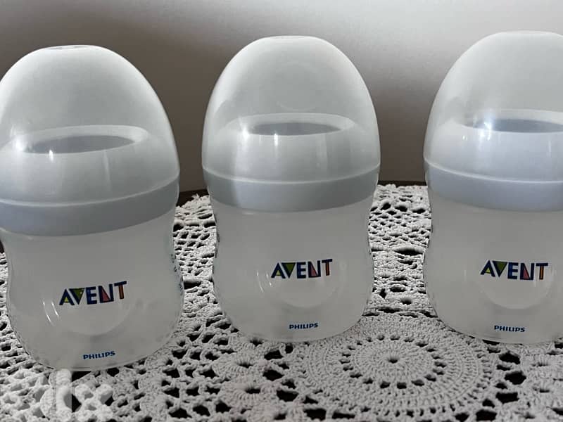 Avent Feeding bottles and Manual pump 0