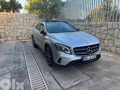 Mercedes-Benz GLA-Class  gla200 NP german no damaged 2018