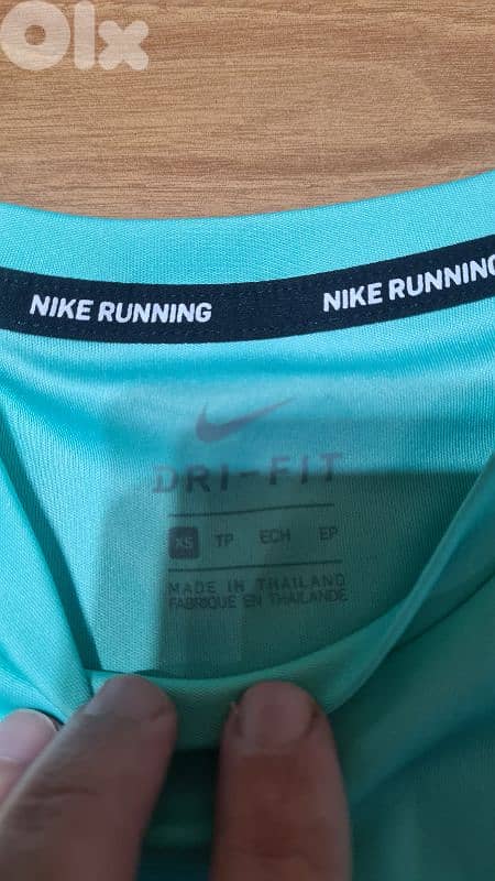 Nike drifit top 1