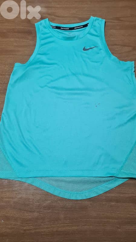 Nike drifit top 2