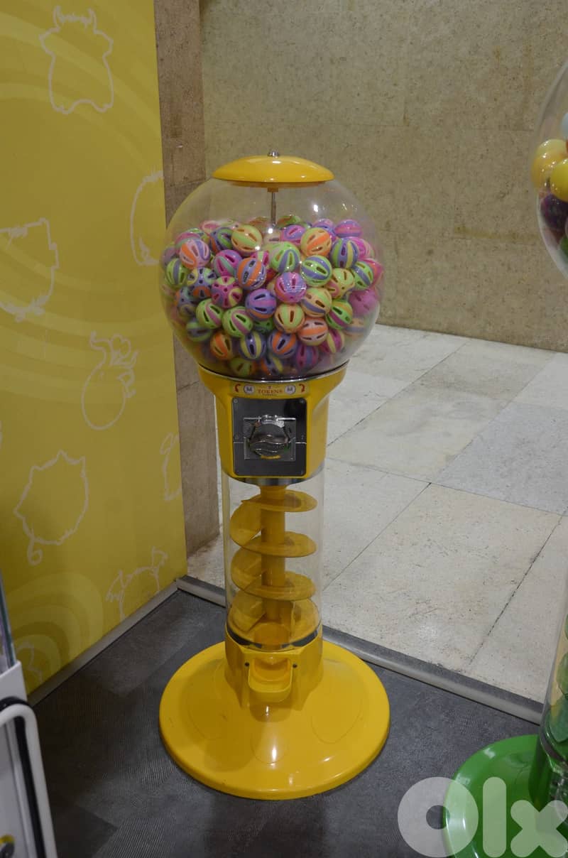 Spiral 4 ft. - Coin Operated Vending Machine (Refurbished) 5