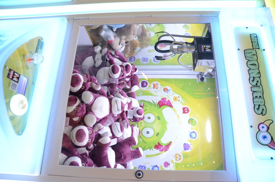MINI MONSTERS (Four Cabinets)-Coin Operated Claw Machine (Refurbished) 6