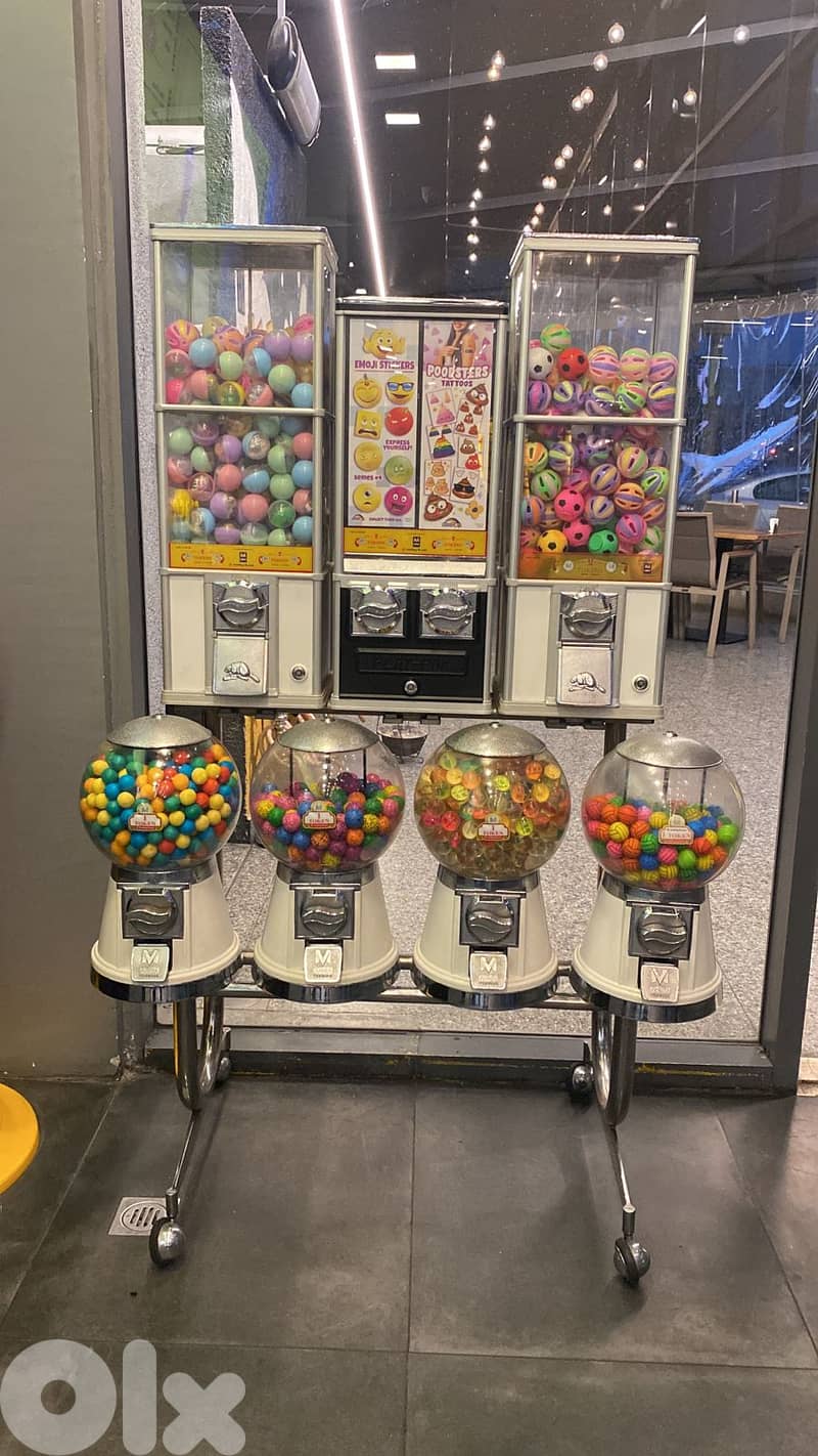 The Combo Stand Vending Machine - Coin Operated (Refurbished) 3