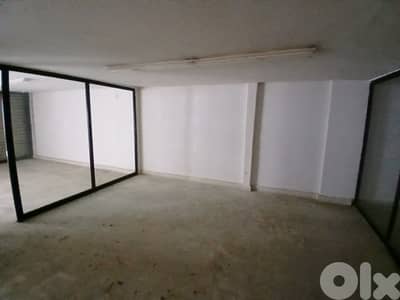 430 SQM Shop in Bauchrieh, Metn